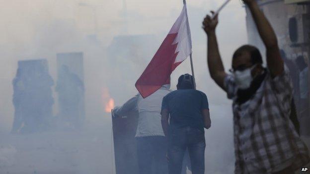 Bahraini anti-government protesters in Bilad al-Qadeem (30 January 2015)