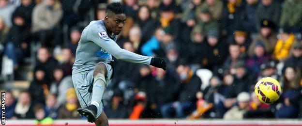 Sammy Ameobi shoots to score for Newcastle