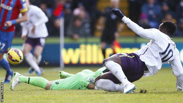 Romelu Lukaku scores for Everton