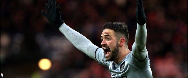 Danny Ings appeals to referee Lee Mason