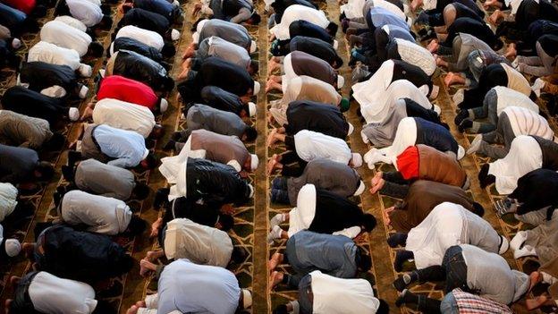 Men praying in East London Mosque