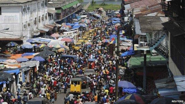 Shoppers flock to a market despite concerns over Ebola in Monrovia (December 2014)