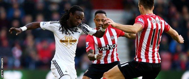 Marvin Emnes takes on Dusan Tadic