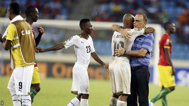 Avram Grant and his players celebrate