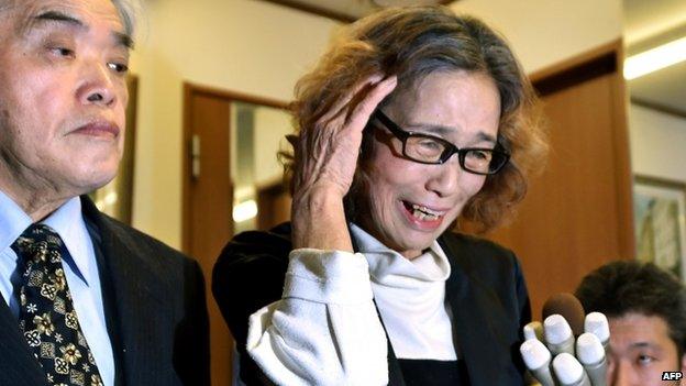 Junko Ishido (right), mother of Kenji Goto, speaks to reporters while her husband Yukio Ishido stands beside in Tokyo. Photo: 1 February 2015