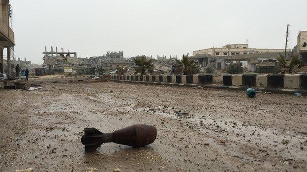 Mortar bomb in Kobane (January 2015)