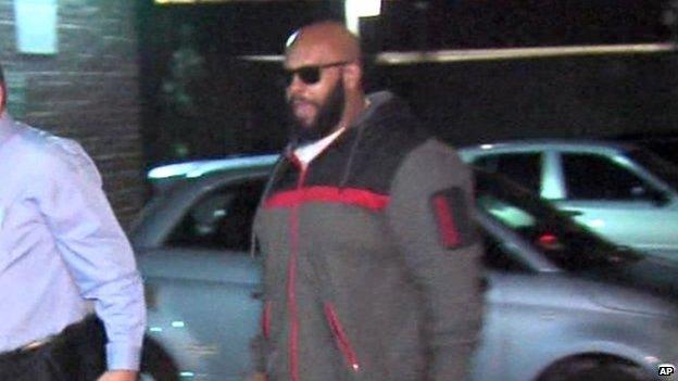 Suge Knight walking into a police station in Los Angeles