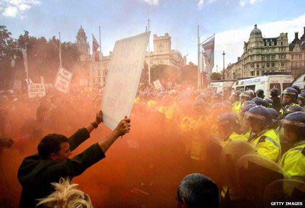 Police and protesters clash outside Parliament during the passing of the 2004 Hunting Bill