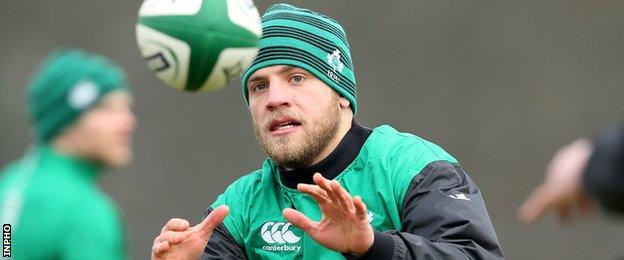 Ian Madigan trains with Ireland on Tuesday