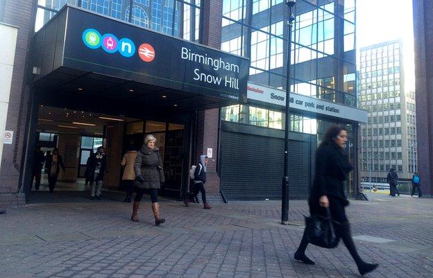 Snow Hill station entrance