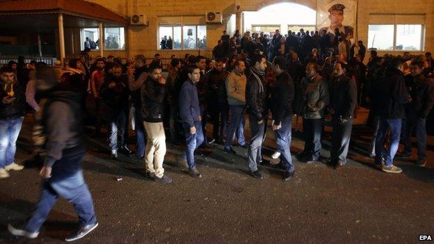 Relatives and supporters of Jordanian pilot Moaz al-Kasasbeh gather in front of a social hall, in Amman, Jordan (03 February 2015)