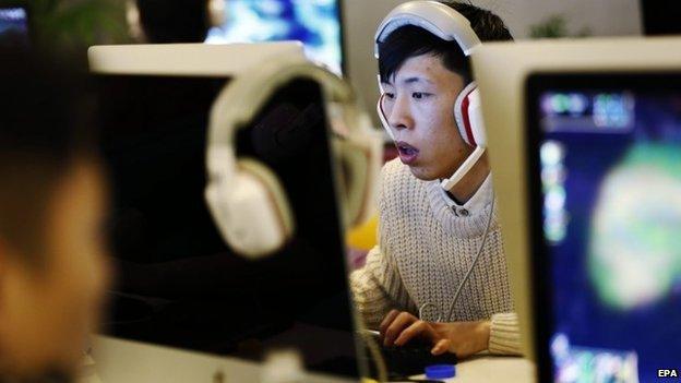 People use computers in an internet cafe in Beijing, China, 27 January 2015