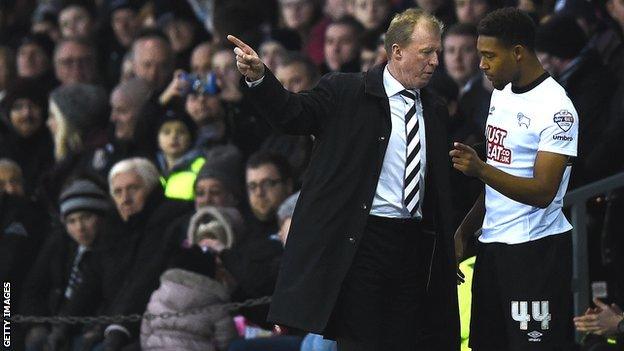 Steve McClaren gives some instructions to winger Jordon Ibe