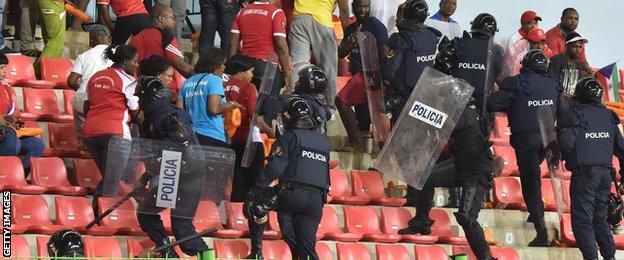 Riot police close in on fans