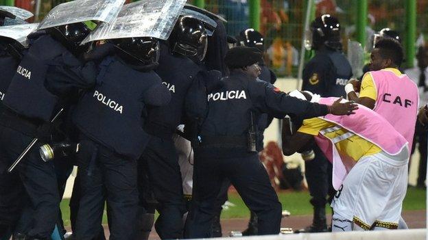 Police protect Ghana players