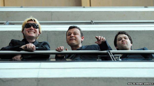 Nicky Wire, James Dean Bradfield and Sean Moore