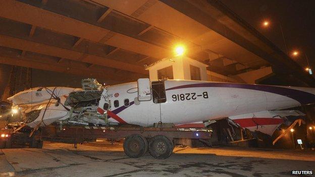 TransAsia GE235: Taiwan crash plane 'lost engine power' - BBC News