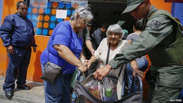 Old lady leaves Dia a Dia supermarket, Caracas, Jan 3 2015