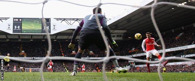 Mesut Ozil scores for Arsenal