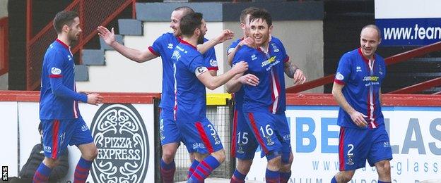 Inverness CT's Greg Tansey (2nd from left) celebrates his goal with his team-mates