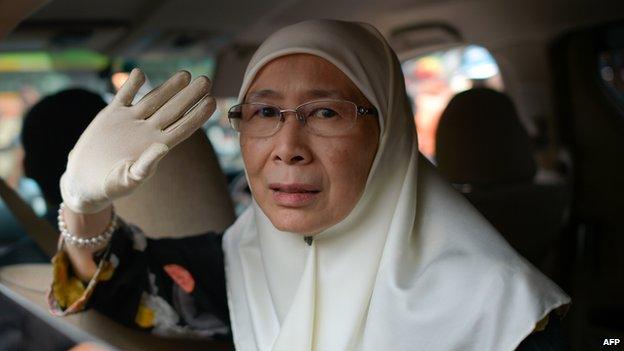 Wan Azizah, wife of Malaysian opposition leader Anwar Ibrahim, waves as she leaves the federal court after her husband's appeal on a sodomy conviction was rejected outside the federal court in Putrajaya, outside Kuala Lumpur on February 10, 2015.