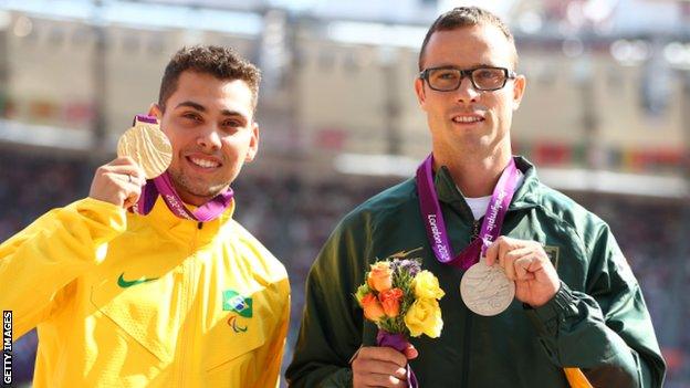 Alan Fonteles Oliveira and Oscar Pistorius