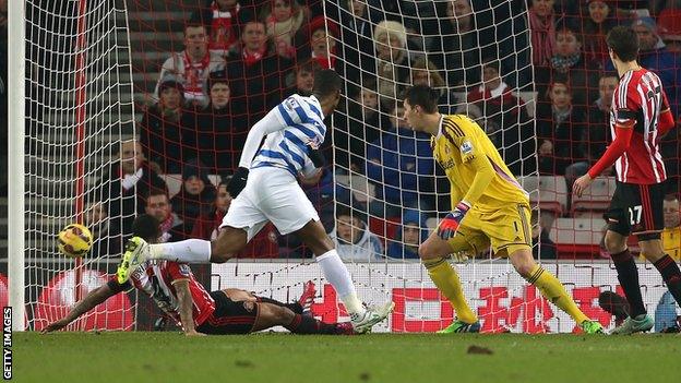 Leroy Fer scores