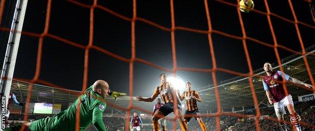 Brad Guzan fails to prevent Dame N'Doye from scoring Hull's second