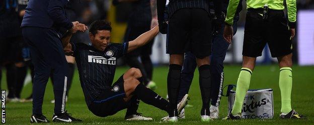 Yuto Nagatomo receives treatment as Inter Milan defeat Palermo