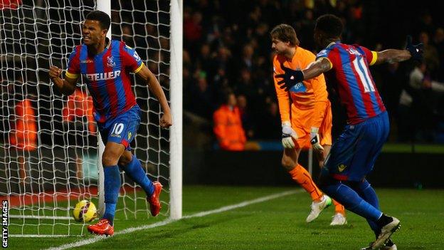 Fraizer Campbell celebrates his goal