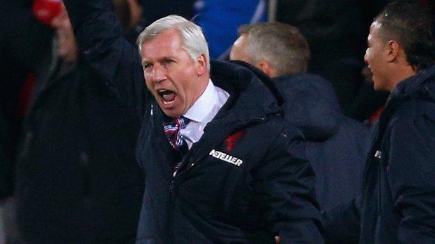 Alan Pardew celebrates Fraizer Campbell's goal