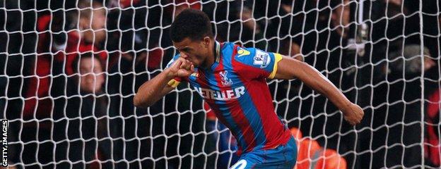 Fraizer Campbell celebrates his goal