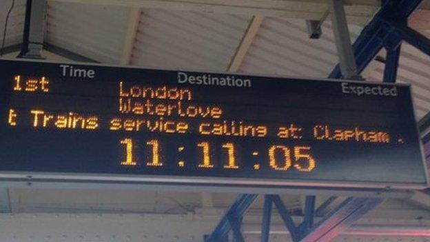 London Waterlove sign