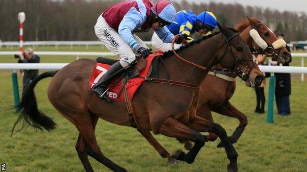 Lie Forrit (left) gets the better of Harry The Viking