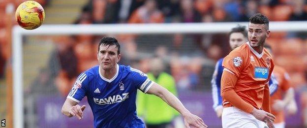 Nottingham Forest's Jack Hobbs and Gary Madine look to win possession