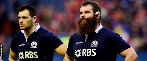 Dejected Scotland players Sean Lamont and Geoff Cross