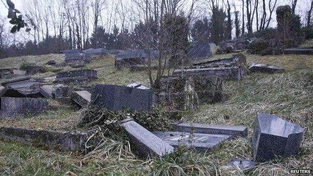 Sarre-Union cemetery graves vandalised, 16 Feb 15