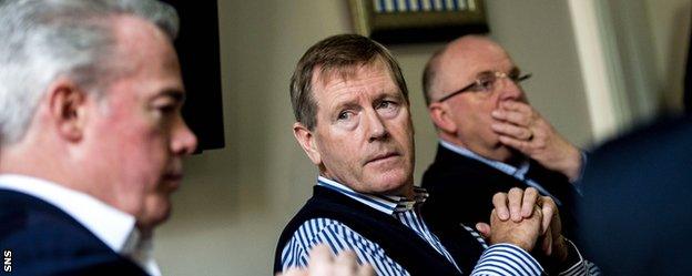 Dave King (centre)