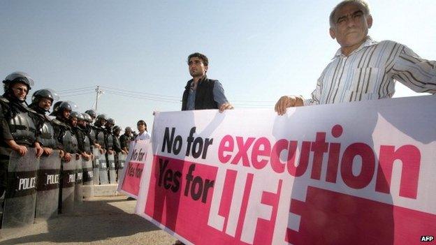 Iranian Kurds protest against the execution of Kurdish rebels in Iran, in the northern Iraqi Kurdish city of Arbil, on 31 October 2013