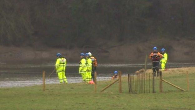 Rescue teams on the banks of the river