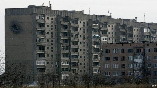 Flats in Uglegorsk, not far from Debaltseve, show shell damage. 19 Feb 2015