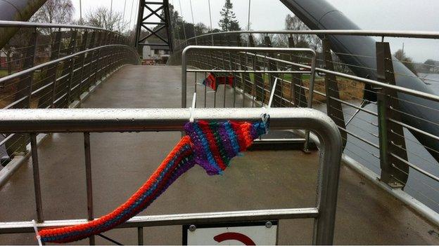 Yarn bombs