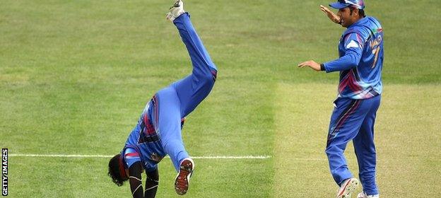 Hamid Hassan of Afghanistan does a cartwheel