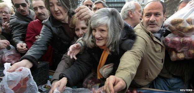 Greeks queue for free onions, 25 January 2012