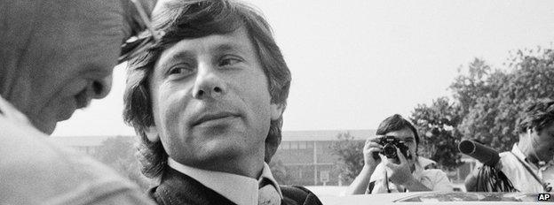 Roman Polanski leaving a US court in 1977