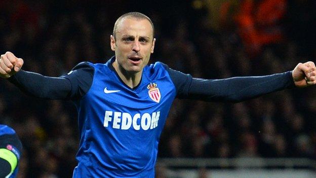 Dimitar Berbatov scores