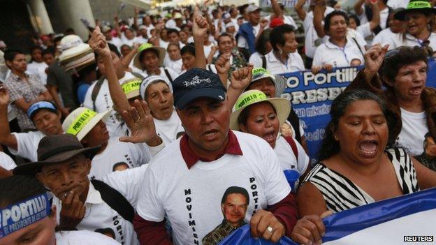 Portillo supporters at the Guatemala City airport