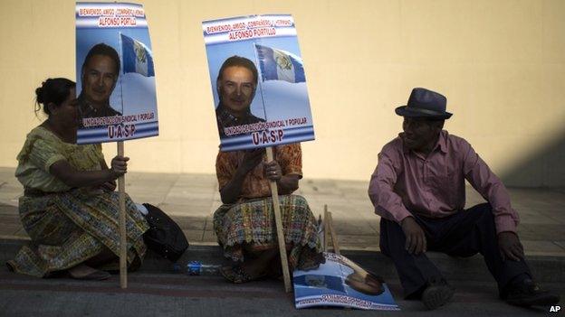 Portillo supporters at the Guatemala City airport