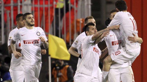 Inter Milan celebrate against Cagliari