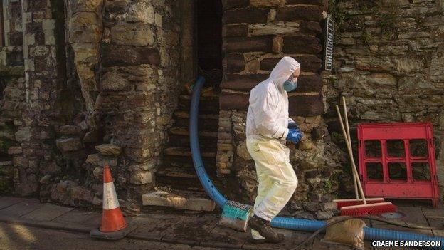 Cleaning contractor at Landgate Arch, Rye